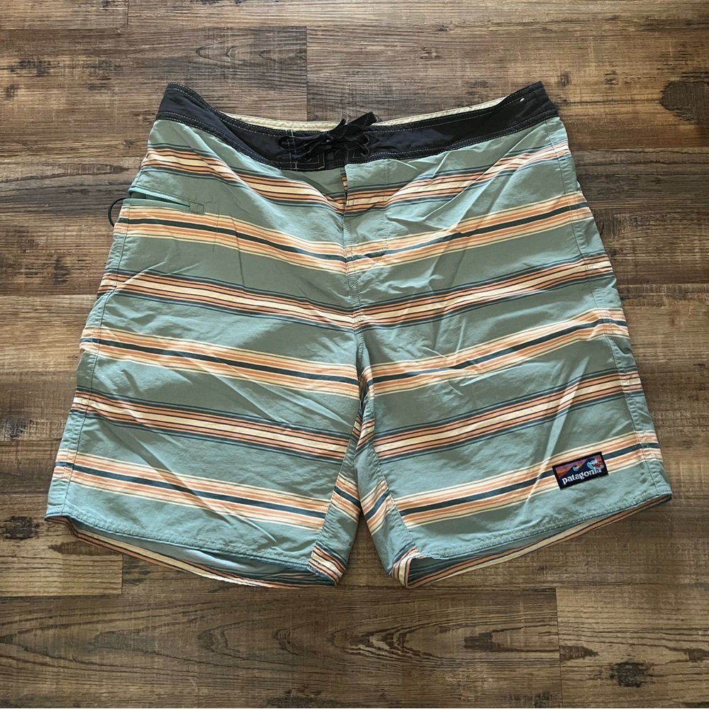 Patagonia Men's Wavefarer Surf Boardshorts Fitz Stripe Size 34